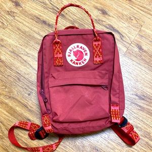 Fjallraven Janine mini gently used but still looks very good!🥰